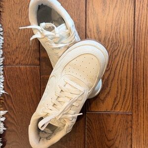 ALO Yoga White Low-Top Sneakers